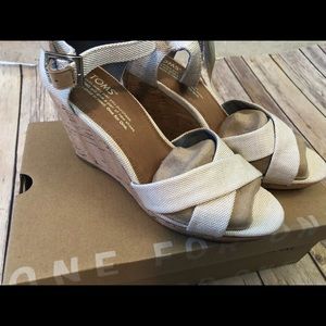 Brand new Women’s Tom’s Wedge sandals 6.5